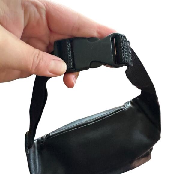 VTG Bellagio Hotel and Casino Faux Leather Embroidered Fanny Pack Belt Bag OS - Picture 3 of 10